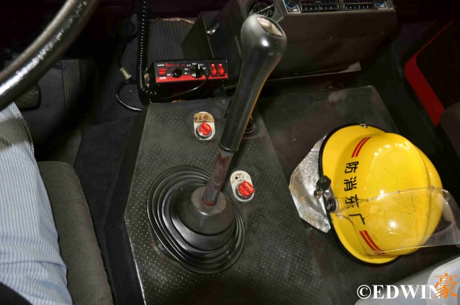 奔驰国产大卡车,奔驰卡车和国产卡车