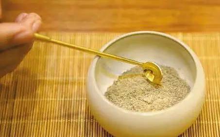 大牌香水浓香与淡香差距,大牌香水闻起来很贵