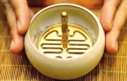 大牌香水浓香与淡香差距,大牌香水闻起来很贵