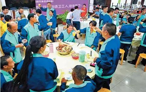 关爱环卫工人公益活动图片,关爱环卫工人暖冬在行动