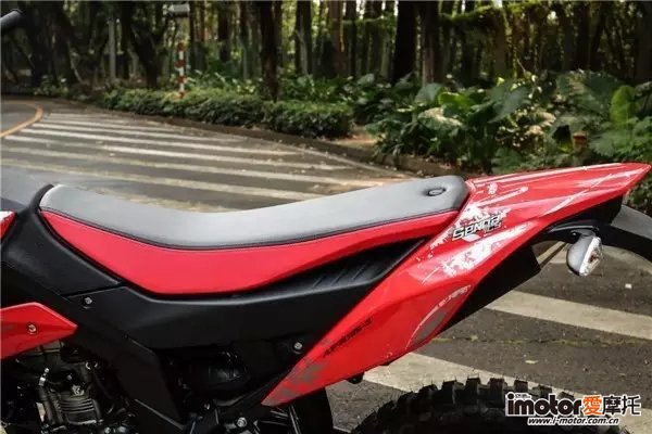 阿普利亚apriliagpr150测评,脱颖而出的车