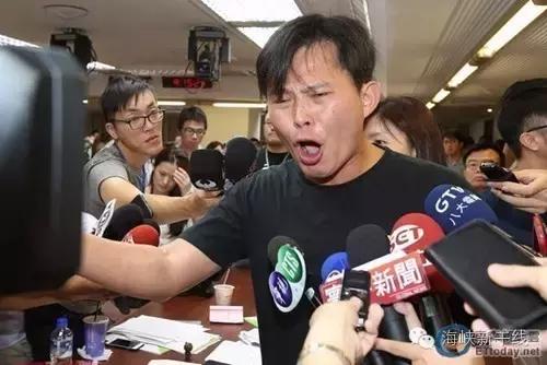 *进党民**的“野蛮游戏”,让昔日“战友”黄国昌哭红了脸