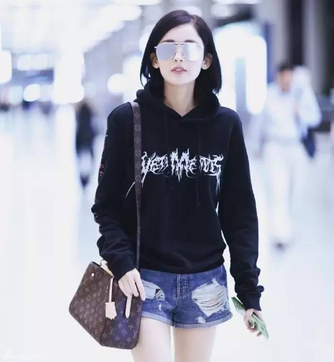 vetements卫衣为什么这么受欢迎,vetements破领卫衣怎么穿