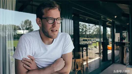 一个无聊的吃人游戏,却拯救了无数低头族