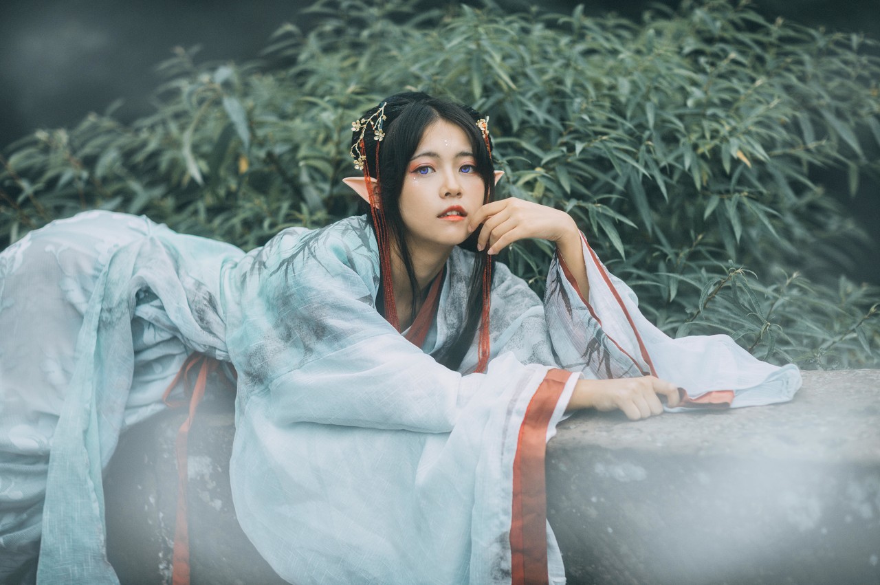 少年在深山修炼小说,少年在炼剑山洞得到绝世魔剑