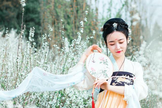 小说男主被高跟鞋砸到,男朋友被怪物缠身的小说