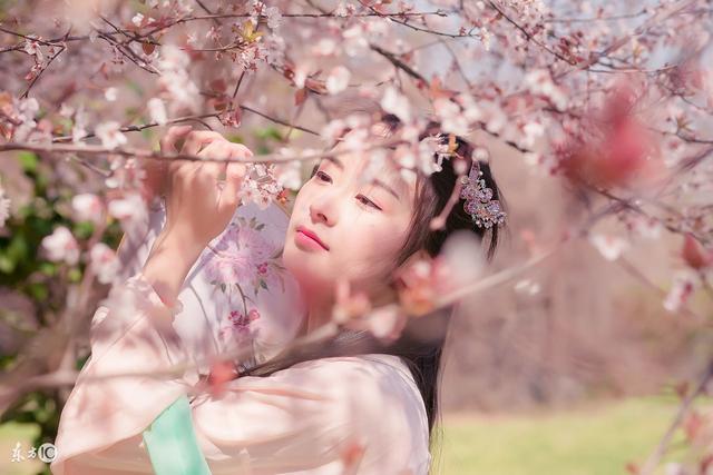 故事：他看着桌上那杯热水，决定破釜沉舟，不在顾忌其他的了