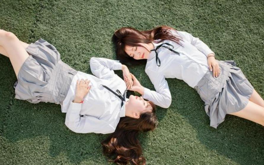 故事：她得到通知，自己的片段要被剪掉，他出手相助才制止住