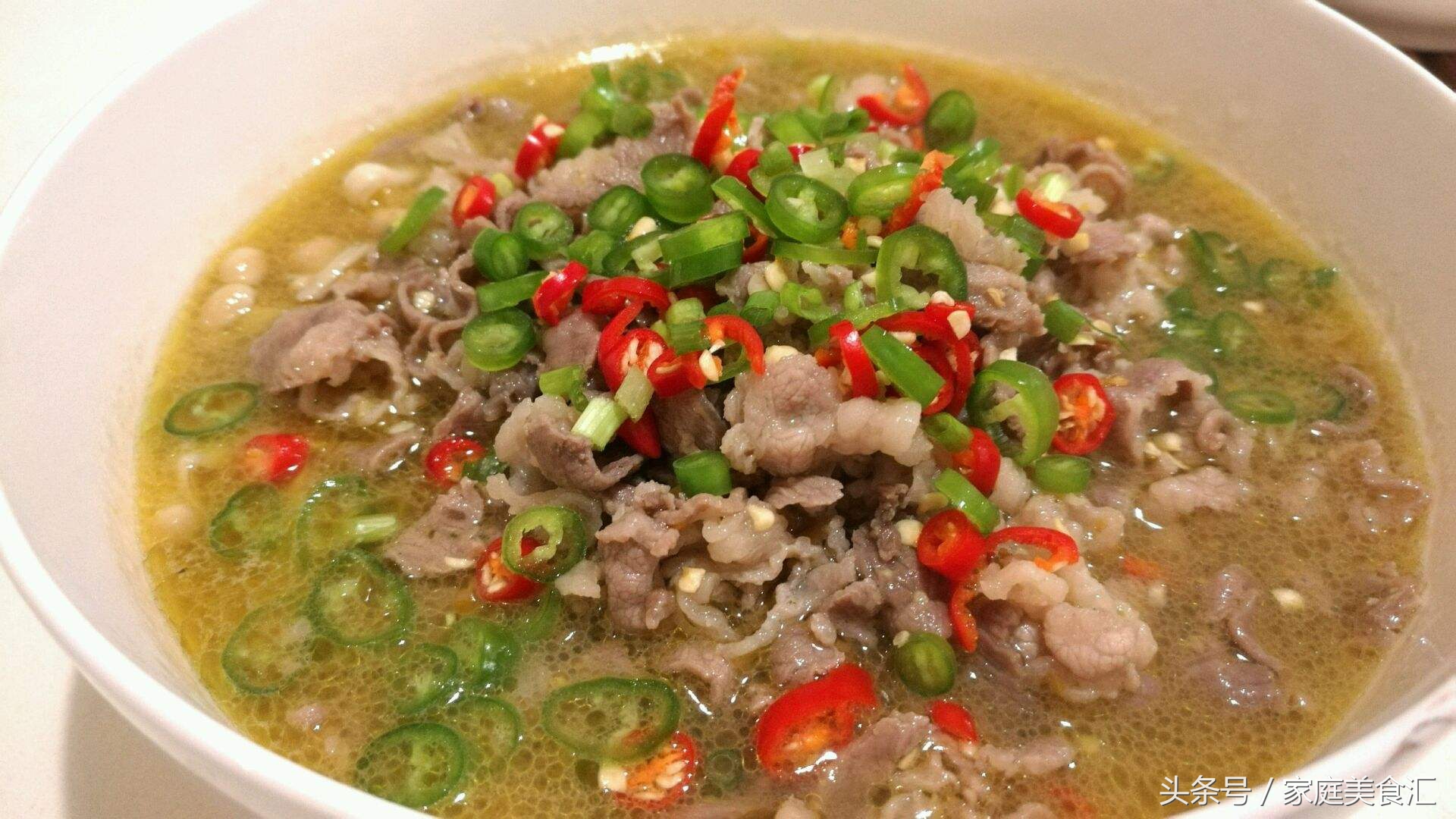 老婆怀孕缺铁，酸汤肥牛配炒猪肝，补铁美食两不误！