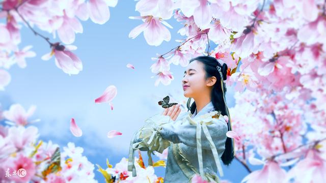 小说：她不过是想装个逼而已，没想到这么快就被他给发现了