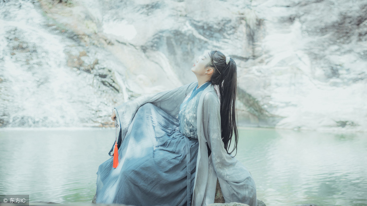 她是将军府受尽宠爱的嫡女,关于将军府唯一嫡女小说