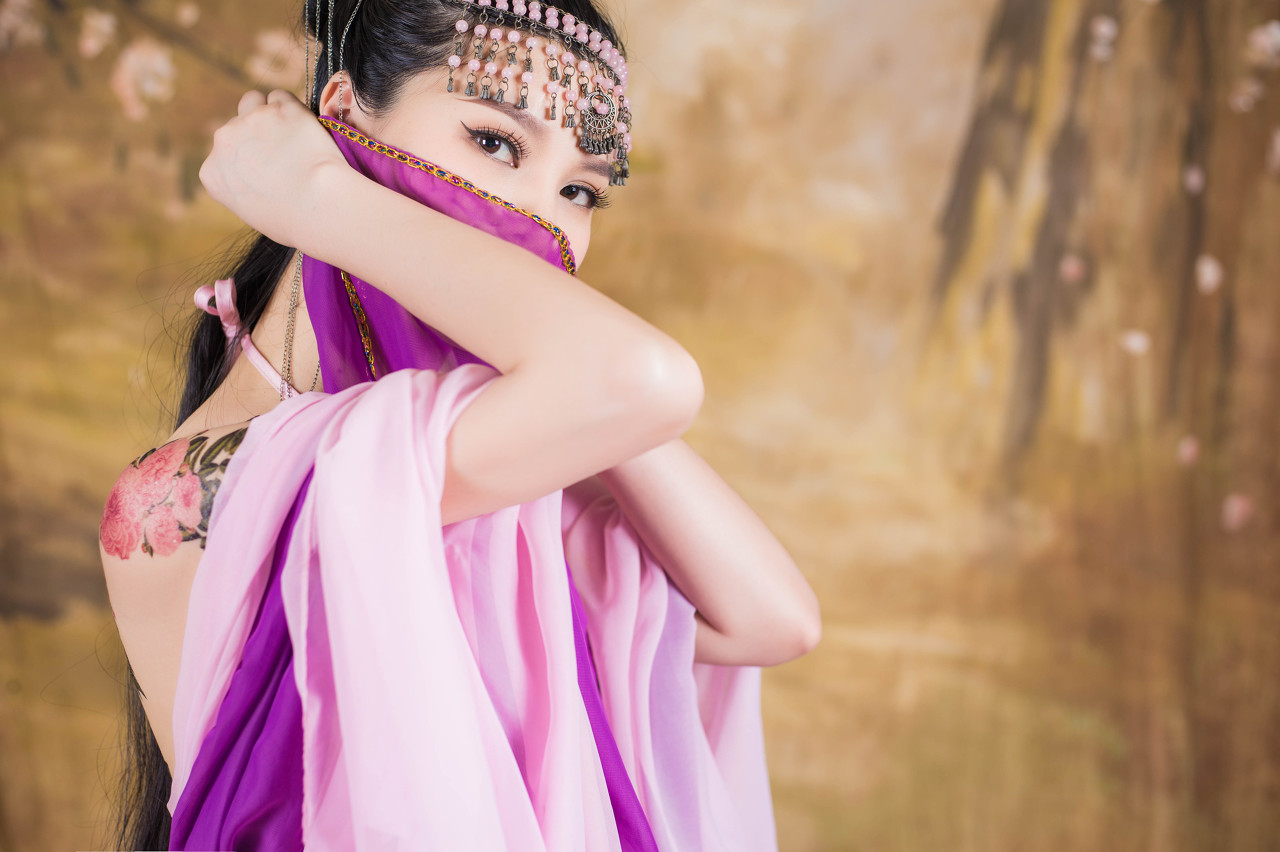 故事：他将他从巨蟒口中拖出，取下了内丹，又将他的东西据为己有