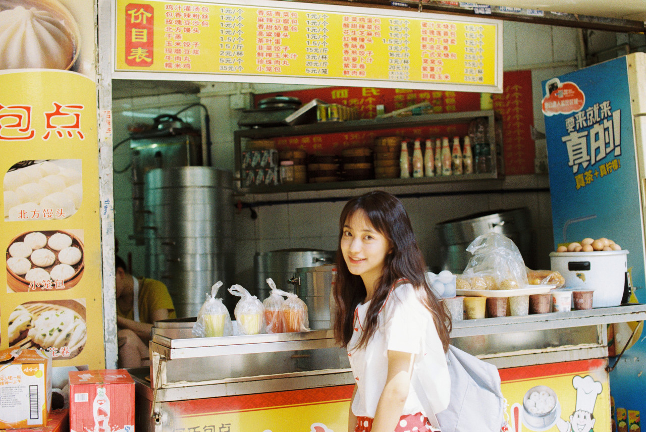 小说：她说阔少是自己男友，被众人嘲笑，阔少要把众人扔江里喂鱼