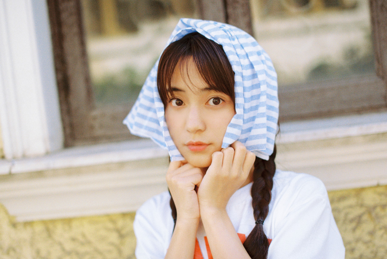 小说：寡妇偷了小伙的鸡，还想污蔑小伙，却中了小伙的计得赔他钱