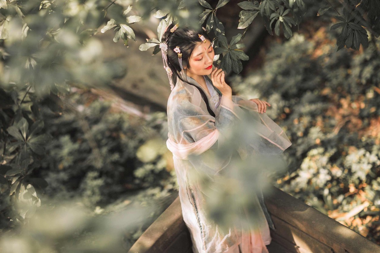 小说：金主大小姐要撤资，校长急了，赶紧全体总动员想办法挽救