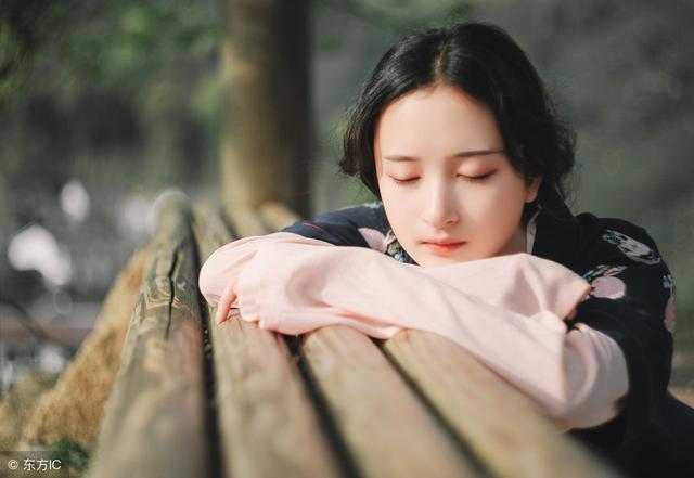 小说：你怎么买这么冷门的电影！陆老大低着腰道歉……