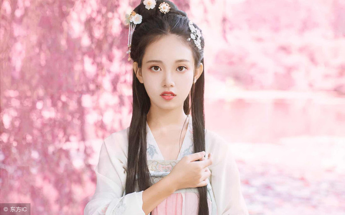 小说:她去*场赌**只为一味解毒的药材,赌赢之后,对方却愿赌不服输