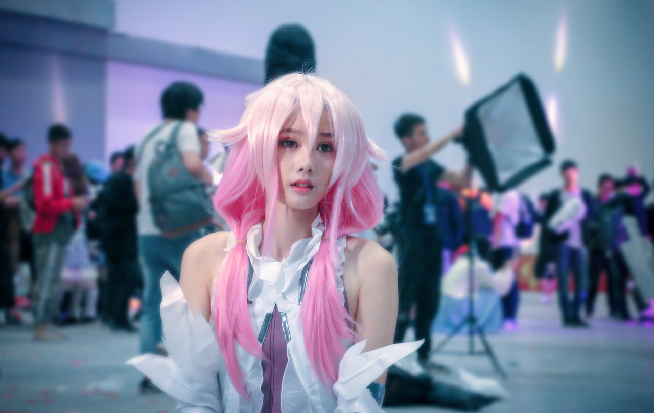 小说：他两次变向甩开防守员，在禁区将球推进球门，赢得满场喝彩