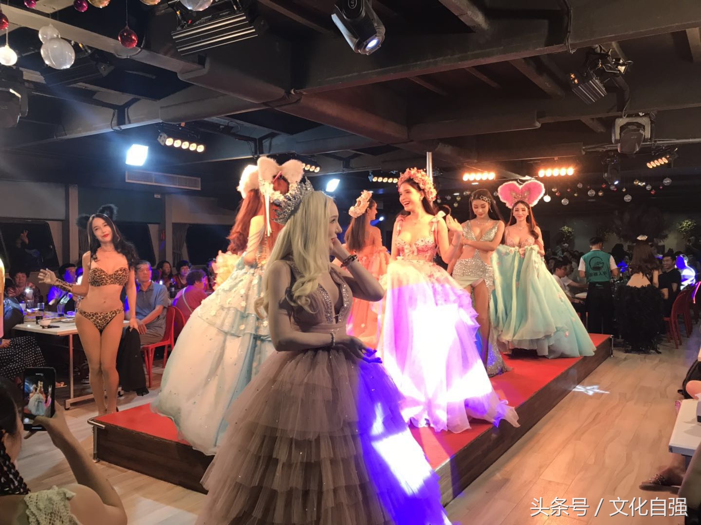 泰国游记二:被中国人扭曲的泰国“人妖”,笑贫不笑娼