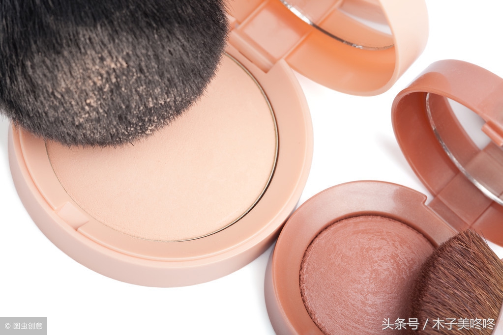 散粉蜜粉和修容蜜粉一样吗,蜜粉和散粉的区别哪个定妆喷雾好