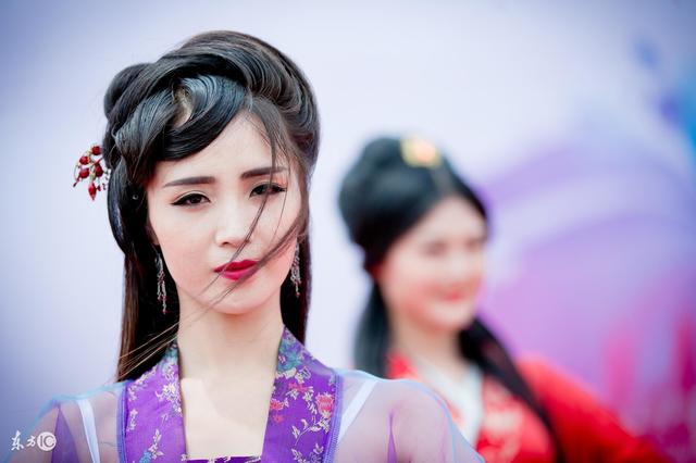 穿越当天她用现代医术救活亲王,穿越到明朝救了徐妙锦