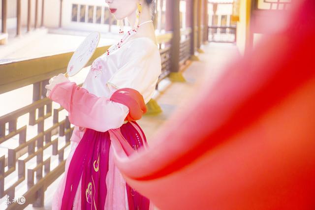 小说：太子若不拿宝贝来赔礼道歉，她就把太子的丑事传得人尽皆知