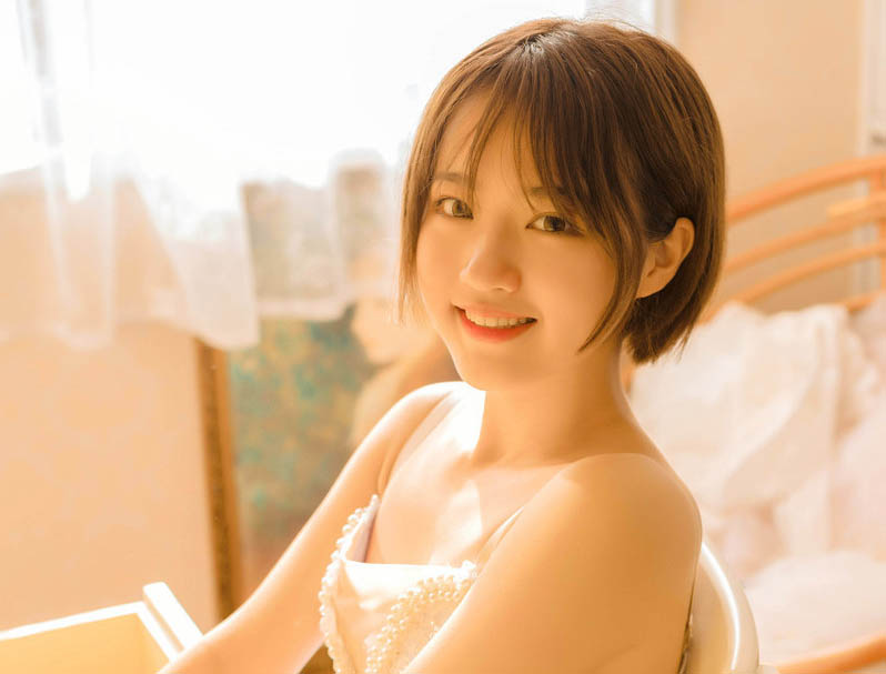 小说：美女车库洗车，不小心把水喷到霸道总裁身上，尴尬了