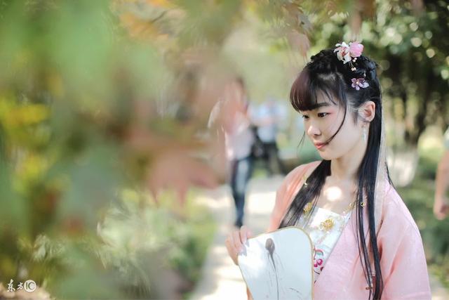 小说：毒医萧紫妤魂传穿越异世，鞭打白莲花，手撕三皇子！