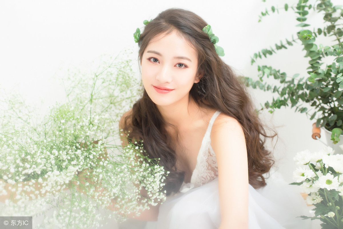 小说:女同事第1次受辱,气氛异常紧张。