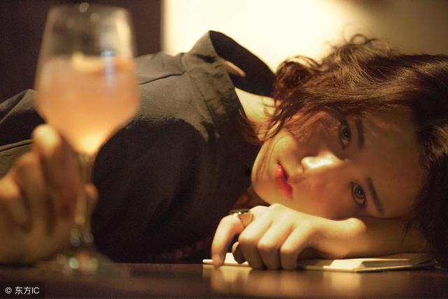 小说：与黑丝学姐的极致拉斯体验，甚是美妙