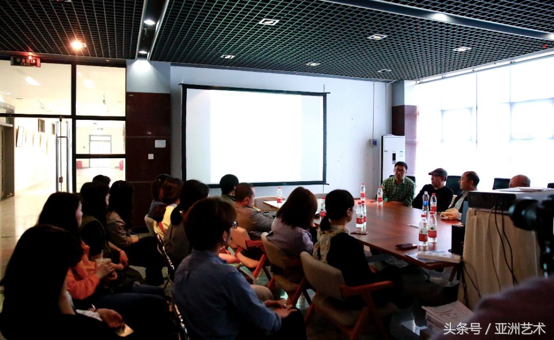 西南民族大学艺术学院优秀学生展—隔阂张智康个展研讨会