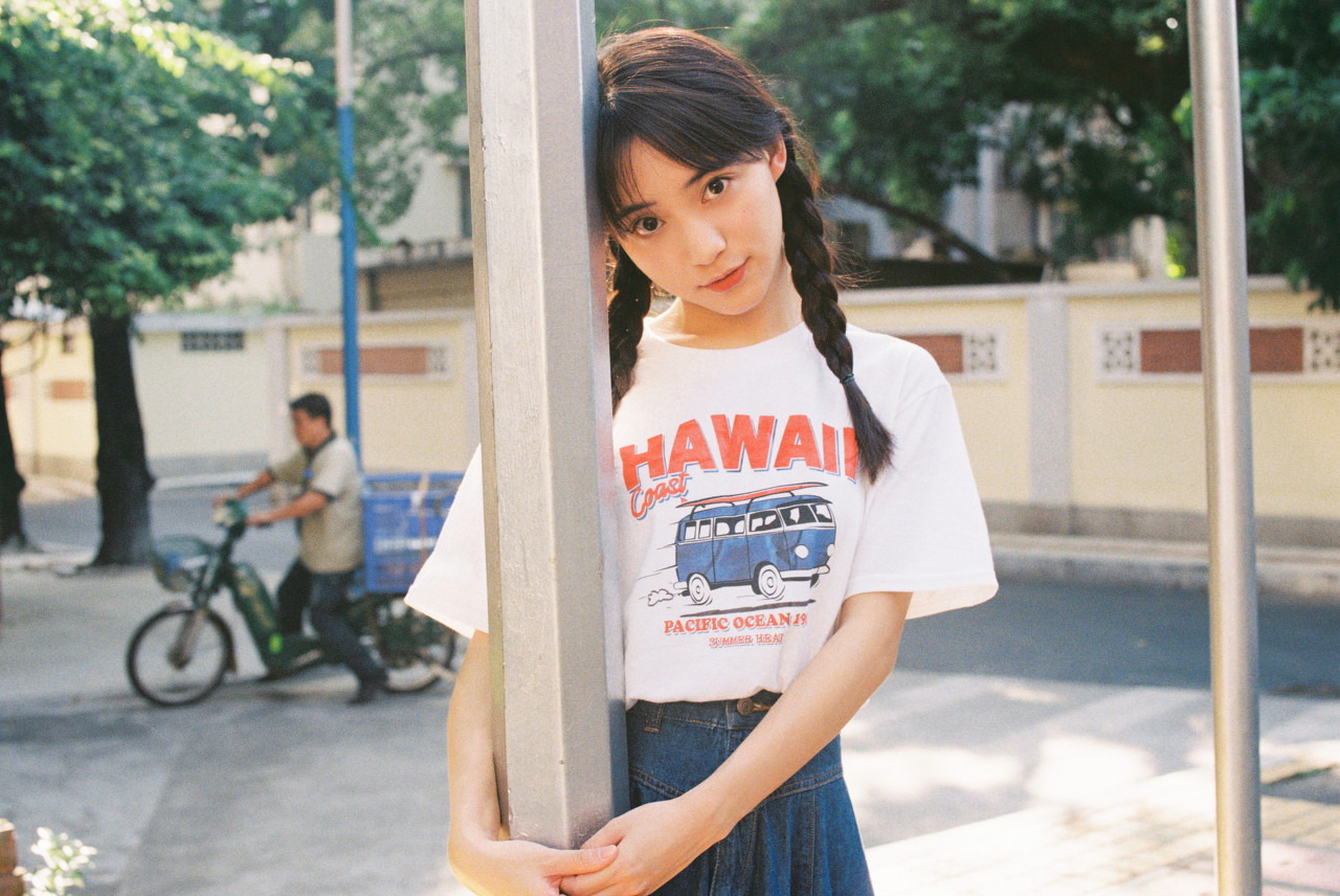 小说：一把做旧的古琴让老师傅打了眼，学徒随手指出它破绽：假的