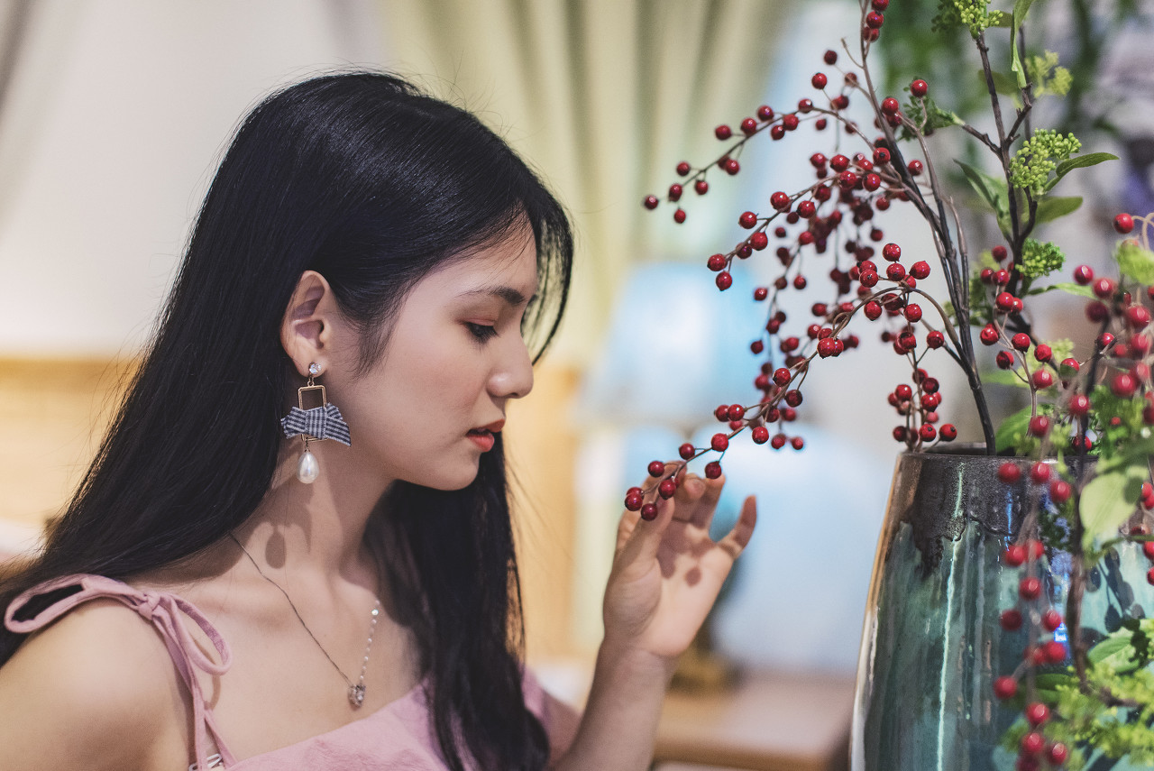 小说：女实习生醉酒后醒来，发现手腕上缠着一条领带，竟是总裁的