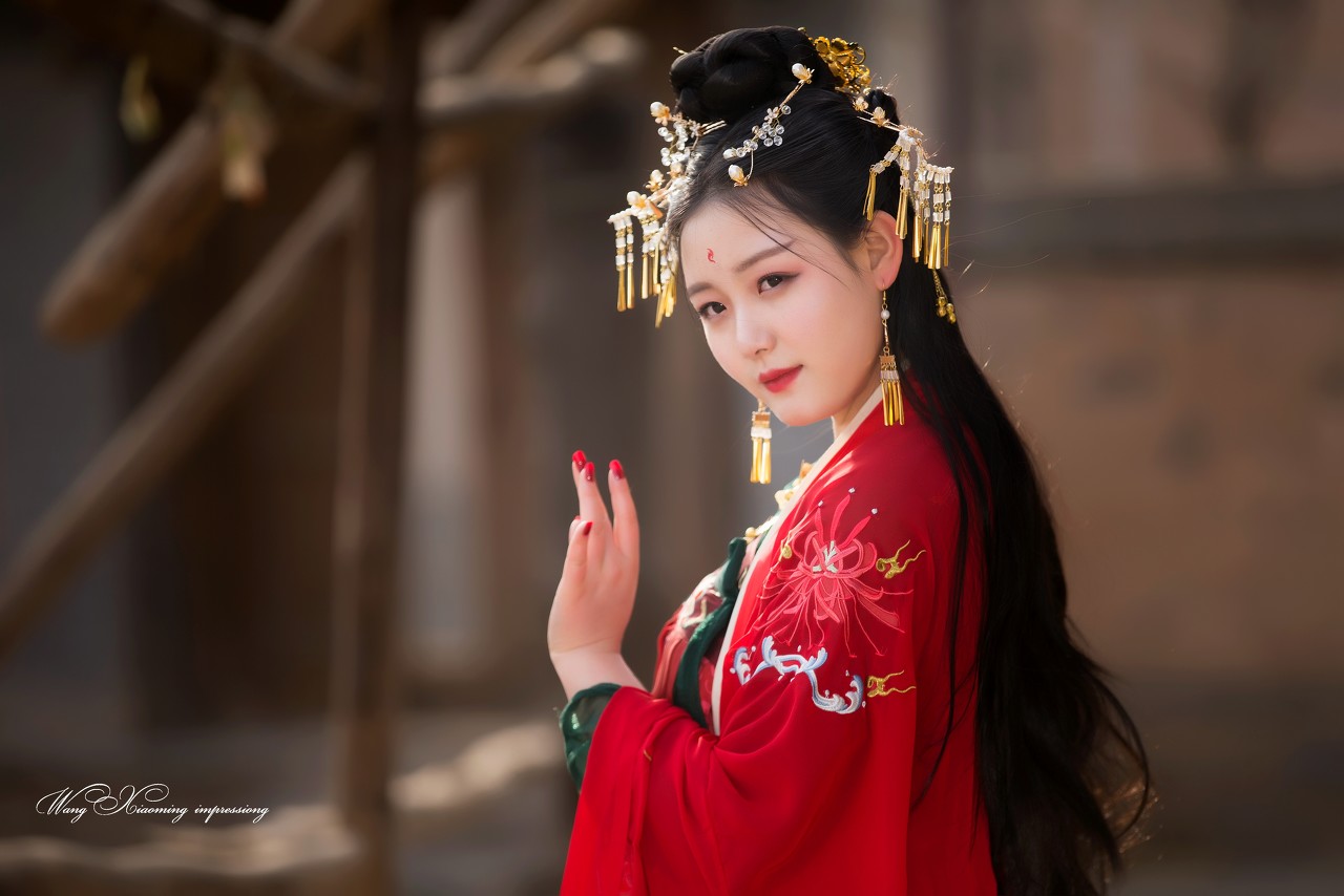 小说：少年偶遇退休铁匠，拿出破弩箭要修，铁匠立刻决定重出江湖