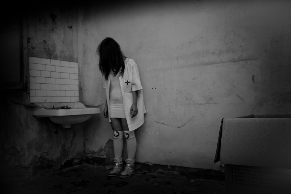 小说：精通电脑的黑客高手，发现了另一个维度的秘密