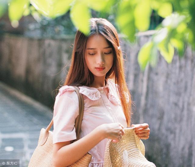 故事：她才和他见了两次面，大名鼎鼎的军长，就要向她求婚了