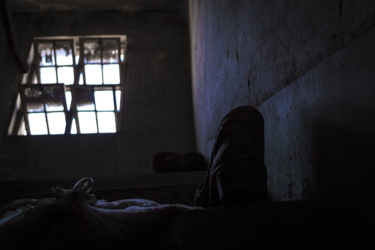 小说:年轻的小护士看我走过来,对我抿嘴一笑,我礼貌地点头回礼