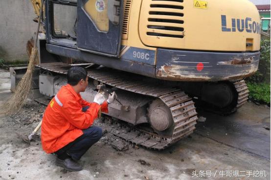 二手挖机怎么选才不会亏,二手挖机一年赚多少