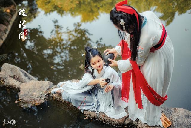 小说：她将他狠揍一顿，警告他别再招惹她，他却冲她喊了三个字！