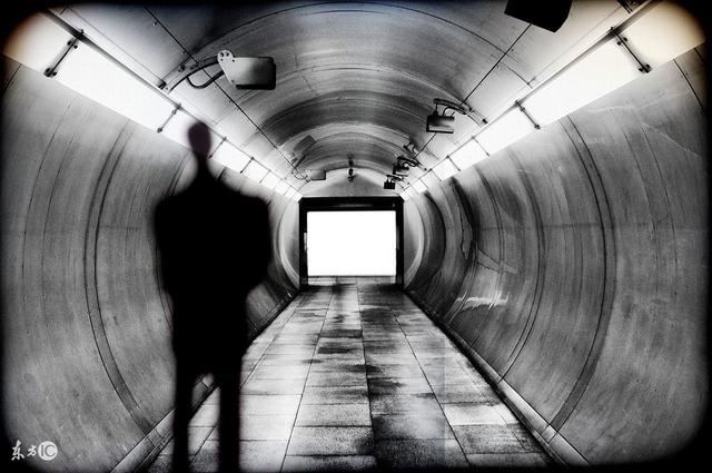 小说：女子被阴煞之气侵袭，叔叔：赶紧用嘴吸出来，否则她会死