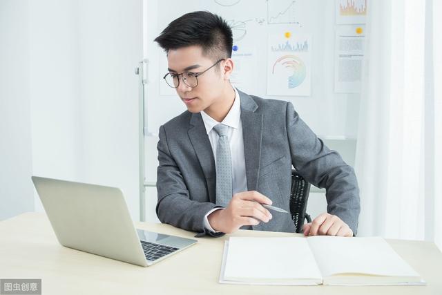 原著小说中小爱的背景,小爱的真实身份小说