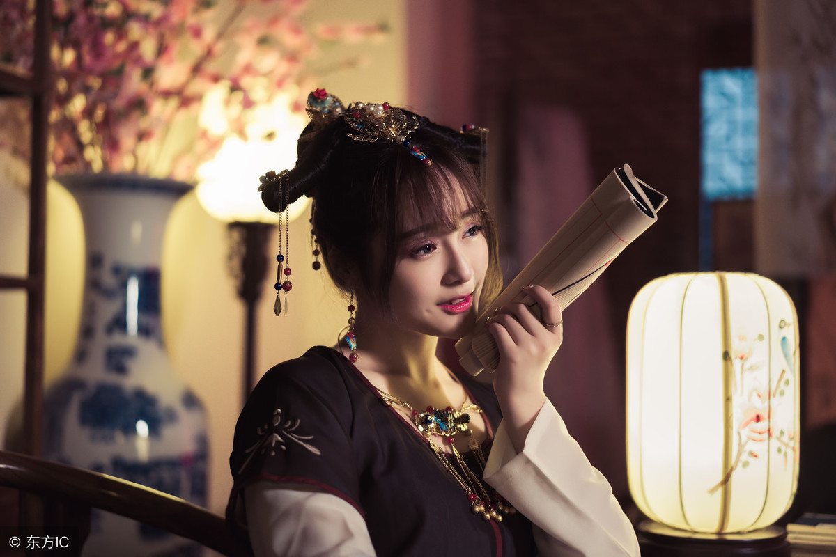 小说：被种下长恨蛊的疯批男主×运气贼差的佛系女主