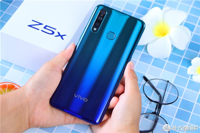 vivoz5x全面详细评测,vivoz5x挖孔屏视频