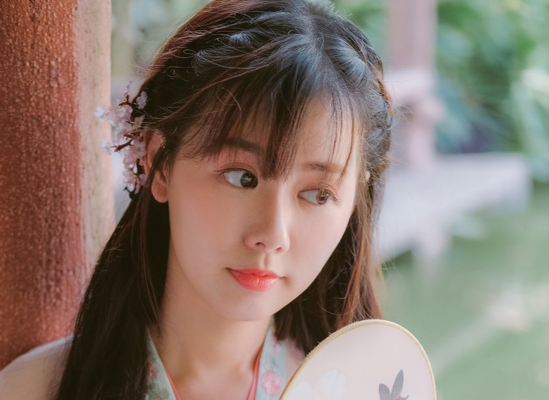 小说：不小心让王爷受了伤，她害怕被惩罚，连忙装喉咙被蟹壳卡住