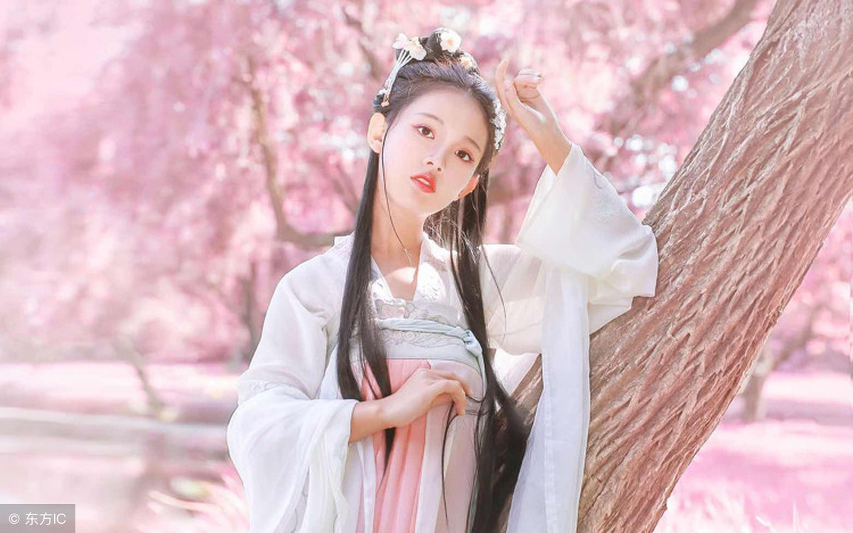 小说：王爷在玄武大殿被打入天牢，住了一宿之后娶了只狐狸当王妃