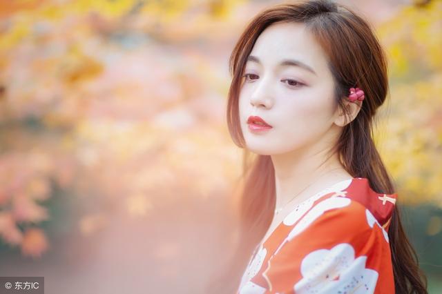 她从现代穿越回来的小说,她在古代重生却失去了自由