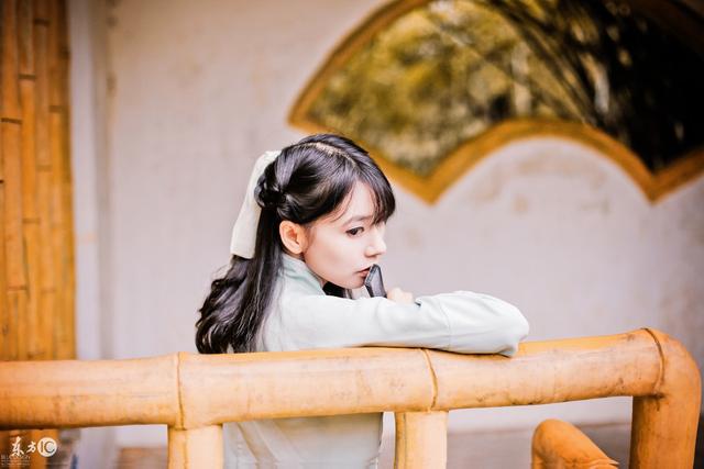 小说：饿了才知饭菜香，文小小偷吃鸡腿，美滋滋的！还做了个美梦