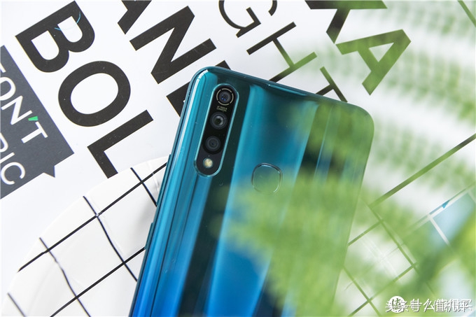vivoz5x全面详细评测,vivoz5x挖孔屏视频