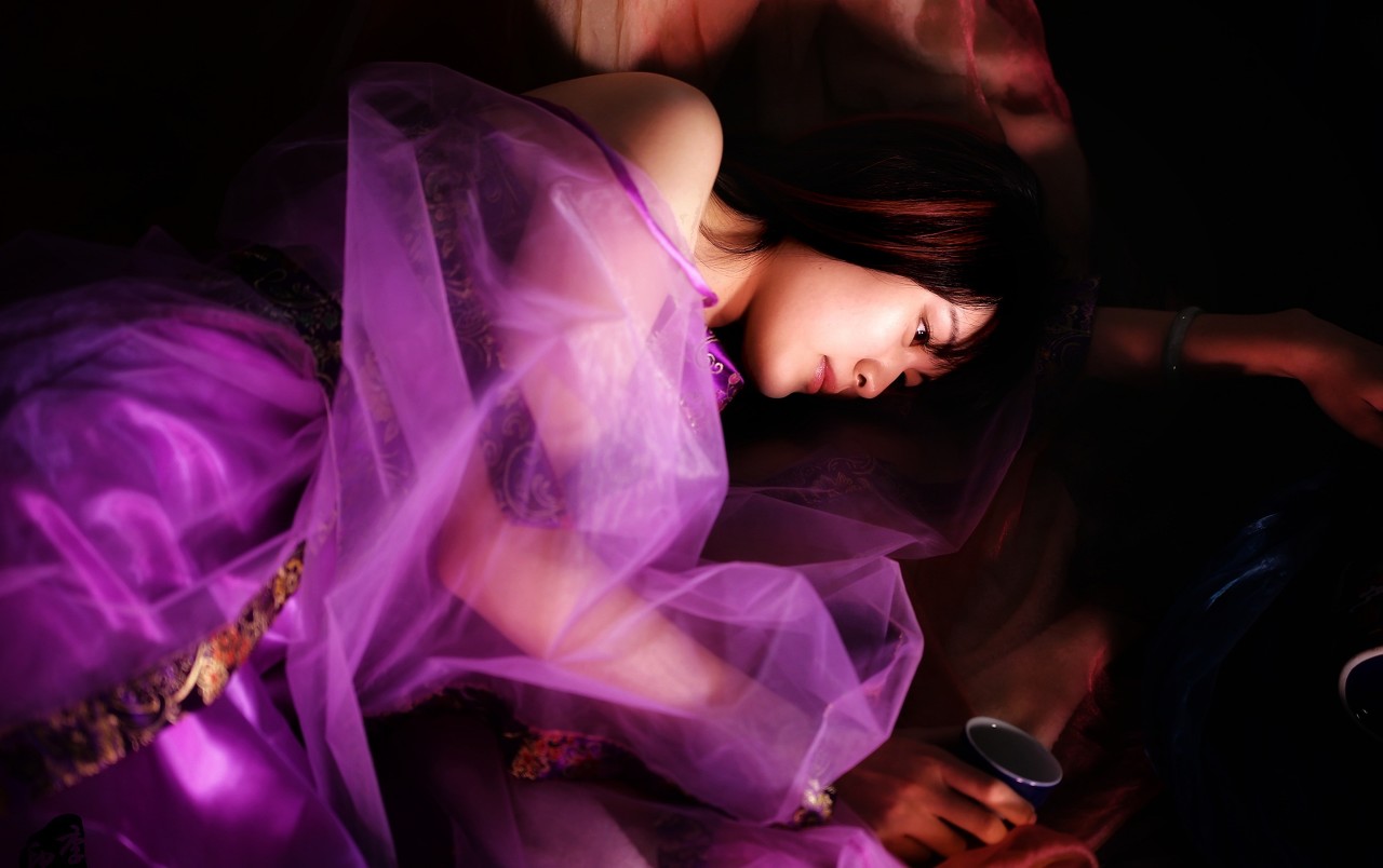 小说：她拒绝大佬分成事，竟只为让她欠人情，凤凰听后夸她厉害