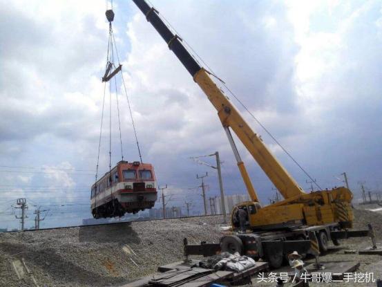 二手挖机怎么选才不会亏,二手挖机一年赚多少